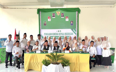 MAS DDI PATTOJO Laksanakan Penilaian Kinerja Kepala Madrasah, Kepala Madrasah Sajikan Presentasi Program Unggulan